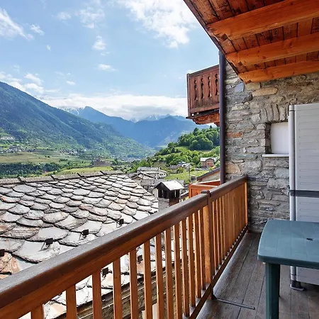 Appartamento Panoramico In Piccolo Borgo Storico Aosta