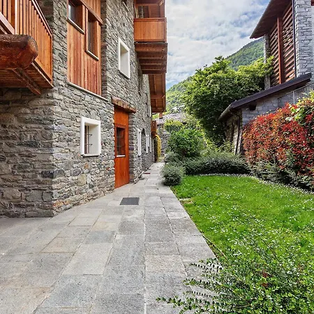 Appartamento Panoramico In Piccolo Borgo Storico Aosta